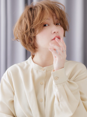 黒髪アッシュミディアムレイヤークラゲウルフカット30代40代