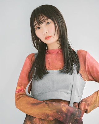 顔まわりレイヤー黒髪ナチュラルストレート