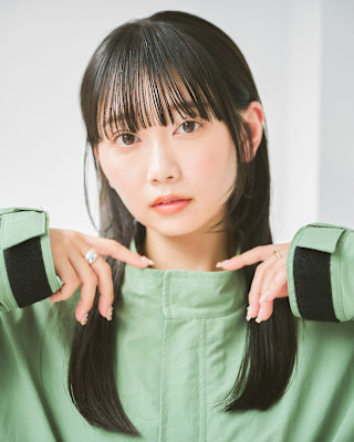 顔まわりカット/黒髪ストレートセミロング