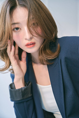 30代40代大人かわいいミディアムレイヤースタイル