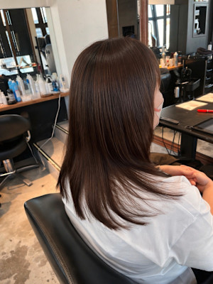 柔らかくまとまる艶ストレート