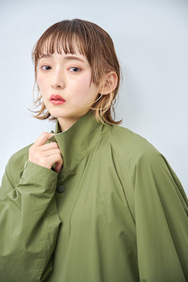 イヤリングカラーと外ハネでお洒落ボブ