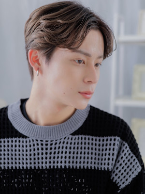 アップバングくせ毛風モテ髪メンズコンマヘア　フェザーパーマb