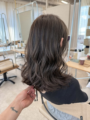 ミディアム/グレージュ/透明感