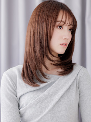 ダークアッシュブラウンミディアムレイヤーカット30代40代