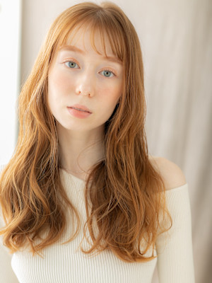 ハイトーンカラーコーラルベージュフェミニンロング20代30代