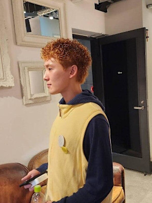 外国人風癖毛パーマショート