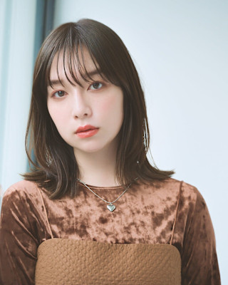 大人かわいい外ハネストレートミディアム