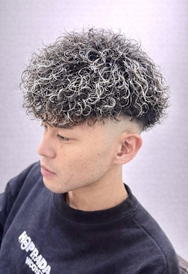 ハードツイストスパイラルパーマ×ホワイトハイライト