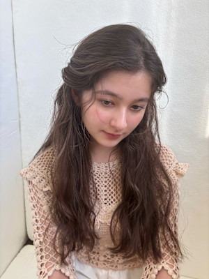 ゆるウェーブ×ナチュラルハーフアレンジ