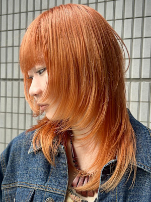 高発色オレンジカラー×レイヤースタイル