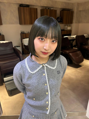 【ぱつっとボブ×艶カラー