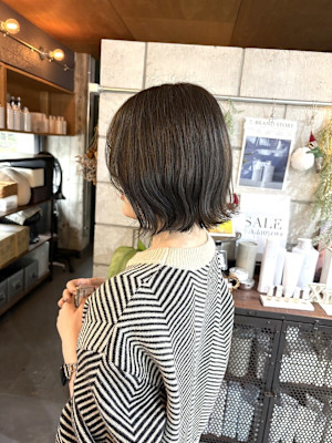 オリーブカラー×ボブ