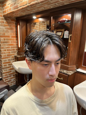 日本橋室町　毛流れパーマ　センターパート