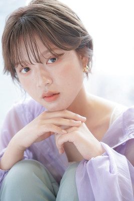 大人可愛い前髪軽めショートで若見え上品スタイル