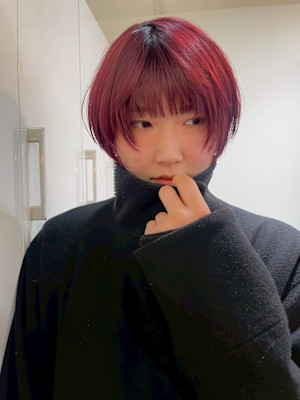 ルビーレッド×コンパクトショートボブ