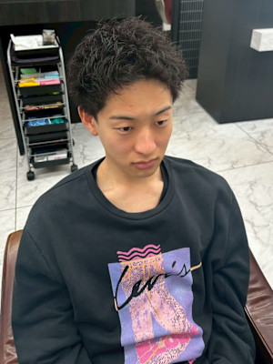 ピンパーマ メンズ 黒髪 束感 ナチュラル 無造作 　ラフ