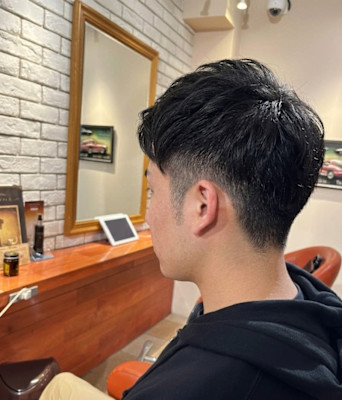 黒髪で清潔感アップ！ツーブロックショート【204スタイル】