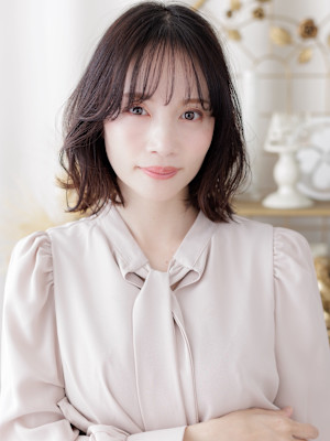 ローライトカラー束感前髪くびれミディアム　グレージュ