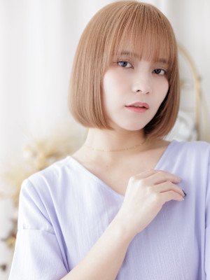 ピンクベージュブリーチなし切りっぱなしボブ　コーラルベージュ