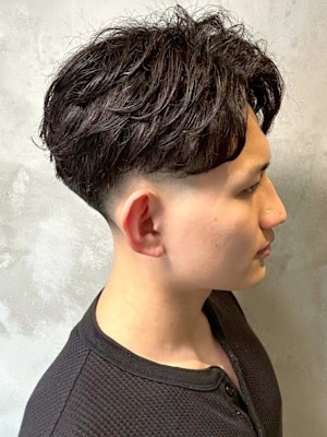 フェザーパーマ 刈り上げ センターパート シャドーパーマ