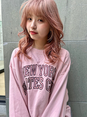 ピンクベージュ