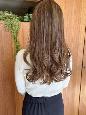 ベージュカラーが可愛いロングヘア