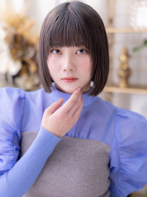 黒髪ブリーチなし触覚切りっぱなしレイヤーボブ　触覚b