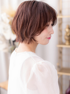 ミルクティーピンクくせ毛風ハッシュカット丸みショートボブb　