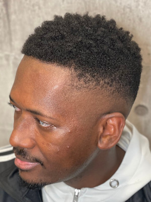 スキンフェード×コイリーヘア