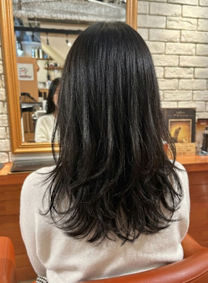 毛先のハネと動きを楽しむ軽やかなレイヤー【210スタイル】