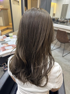 オリーブベージュ