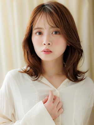 クラゲウルフくびれヘアミディアムレイヤーカット30代40代