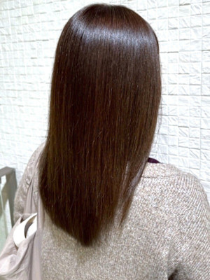オリーブベージュ ストレートヘア 髪質改善 縮毛矯正