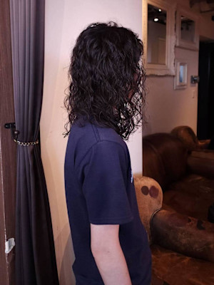 ハードパーマのミディアムロブ