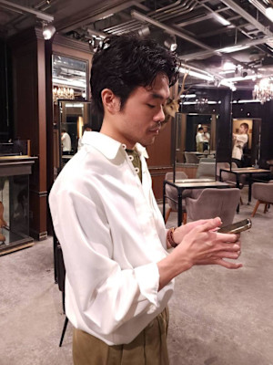 癖毛風な前下がりのショートスタイル