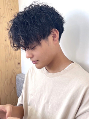 ツイストスパイラルパーマ ツーブロックマッシュ 無造作