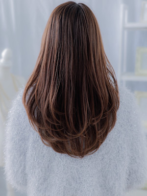 ピンクブラウンロングレイヤーシャギーカット　顔周りカットb