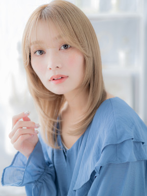 ミルクティーブロンドシャギーカット小顔セミディ顔周りカットb