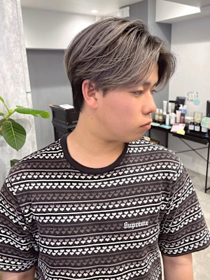 センターパート バレイヤージュ アッシュグレー メンズパーマ