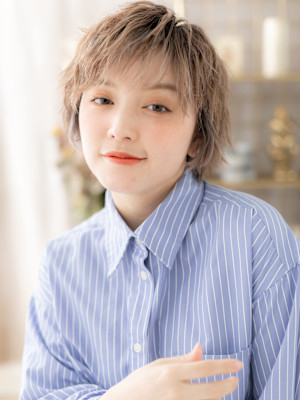 シャギーショートプードルパーマ金髪マッシュ　レイヤーカットb