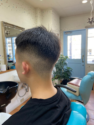 ビジネス〜カジュアルまで対応！清潔感抜群のナチュラルフェード