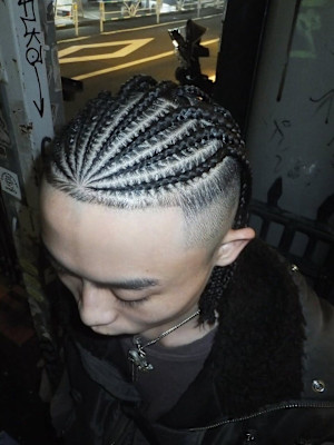 刈り上げコーンロウ