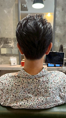 くせ毛を活かした　清潔感ある大人メンズショート