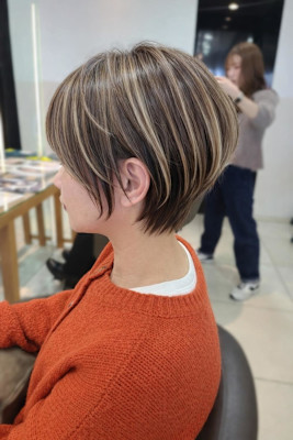 ショートの魅力を引き出す白髪ぼかしハイライト