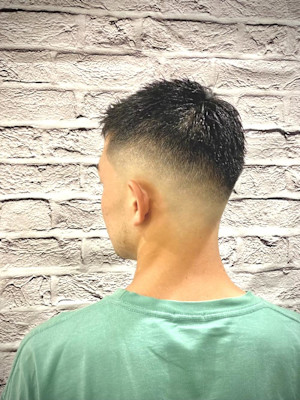 ひと味違う！ベーシックソフモヒスキンフェード！