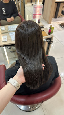 【伊勢原】イルミナカラー+髪質改善で叶える透明感オリーブ