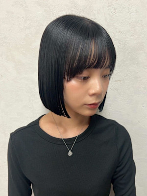 切りっぱなしボブ×ブルーブラック