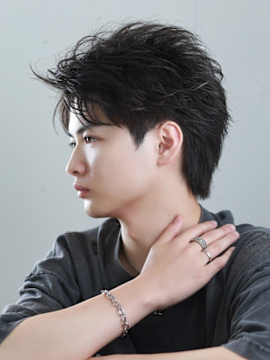 メンズシースルーマッシュフェザーパーマ