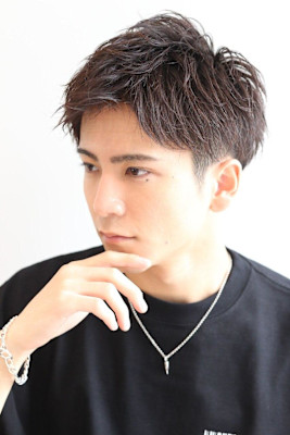 刈り上げショートヘア